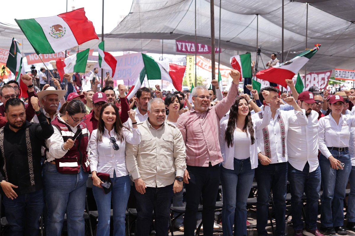 LuceroStrada's tweet photo. Desde Morelia, @ARBedolla respaldó a la presidenta @Claudiashein y llamó a defender la soberanía nacional. Además, destacó la nueva reforma electoral en Michoacán para blindar la democracia y anular elecciones con injerencia de la delincuencia.
#EnlaceInformativo https://t.co/UNSwT47oRT