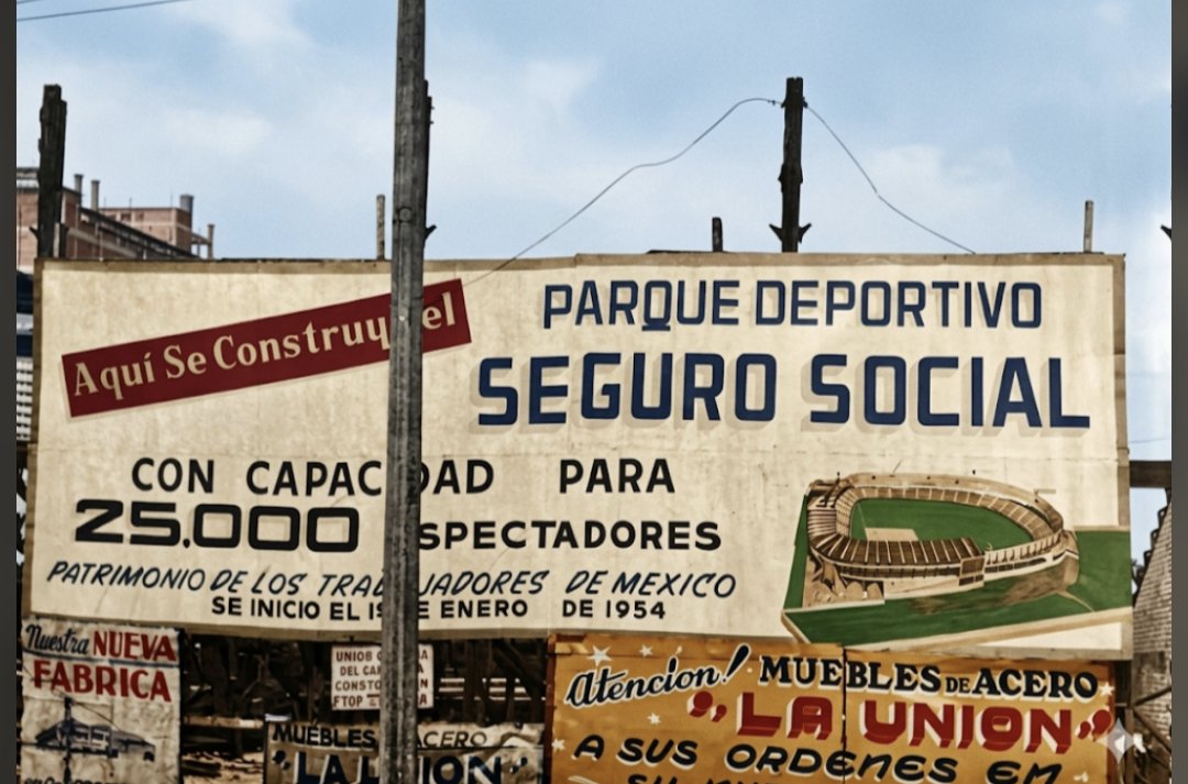 MXESTADIOS's tweet photo. Construcción del extinto Parque Deportivo del Seguro Social.
Fue el primer gran estadio de beisbol en México. 
Era propiedad del IMSS.
Tenía capacidad para 25 mil personas.

Fotos colorizadas del original con IA. https://t.co/AHRFvJc9v4