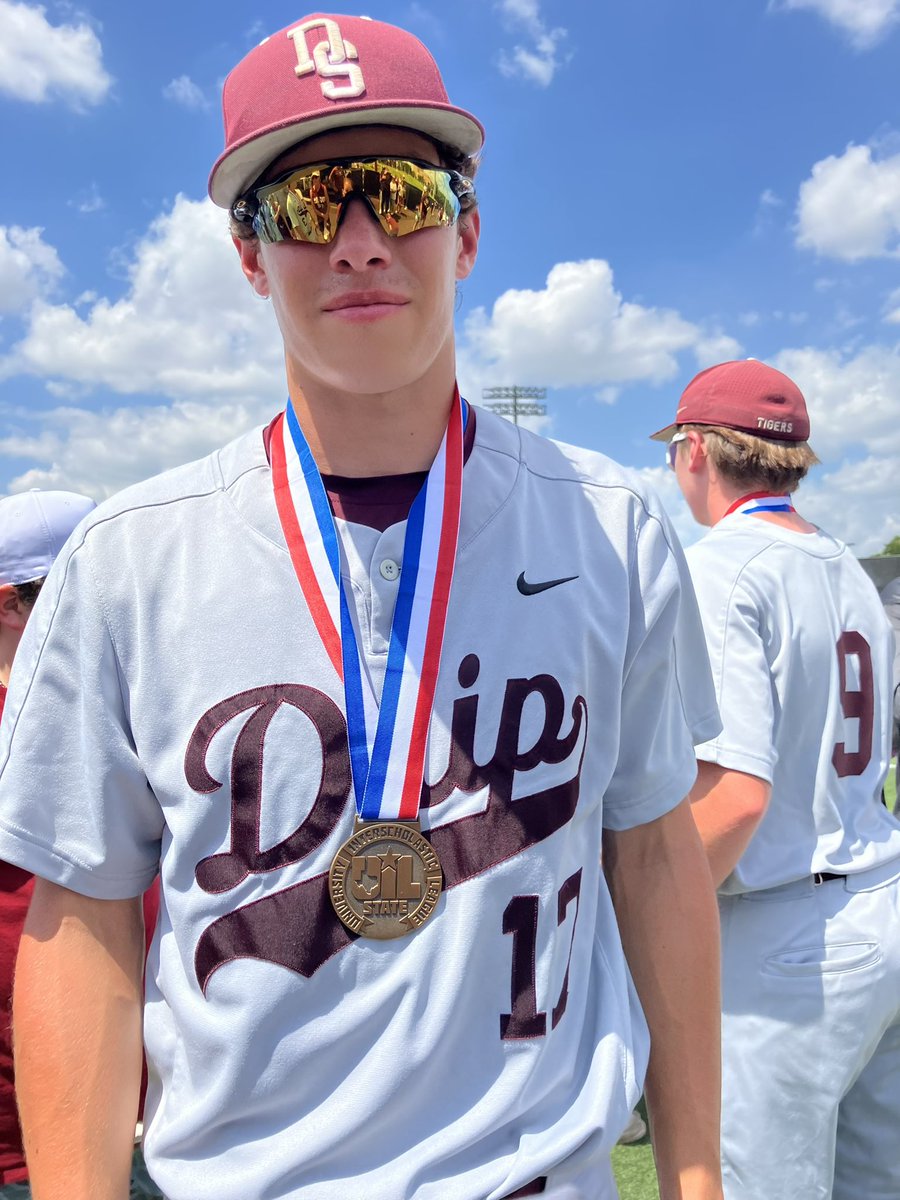 AnthonySDelgado's tweet photo. Grateful for this team & the run we made. B2B Semis! Gonna miss you seniors! 🐅⚾️‼️ #BAMO #TPD #DualSportAthlete
@dstigerbaseball @DrippingTigers @DSISD @JeffJonesSports @varsity_news @var_austin @TxHS_Baseball @TXTopTalent @BlueChipHSFB_TX @schoath @SchwartzAthSpot @TXRecruits @MarcG14Line @BamPerformance