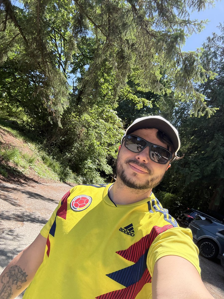 diego_creativo's tweet photo. Ejercer la democracia es un motivo de orgullo al estar lejos de casa. Debería serlo siempre, el tema es que Colombia nos quita las ganas elección tras elección. https://t.co/FYU1RoclkS
