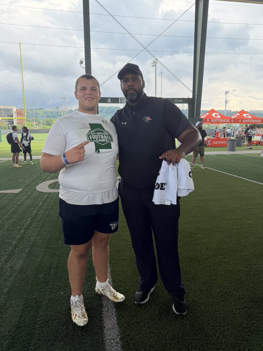 Dylanmatrale91's tweet photo. Had an awesome day at @UAB_FB this morning! Went 3/3 on 1v1 reps💪! It was great meeting and talking to all the coaches! @CoachMMcCants
@CoachGSteele @CoachHoodie
@CoachKleffner @DallasWarmack 
@Gelarbee @CoachPPetrino
@CoachBlaz @Coach_Bear_
@coachjcarrtmb @qbill_8
@CoachKingWCU @HunterJolly1 
@LeeCulp56 @DBarker2442 @hopo125 @BGrubbs66 @RecruitGeorgia @recruits_west