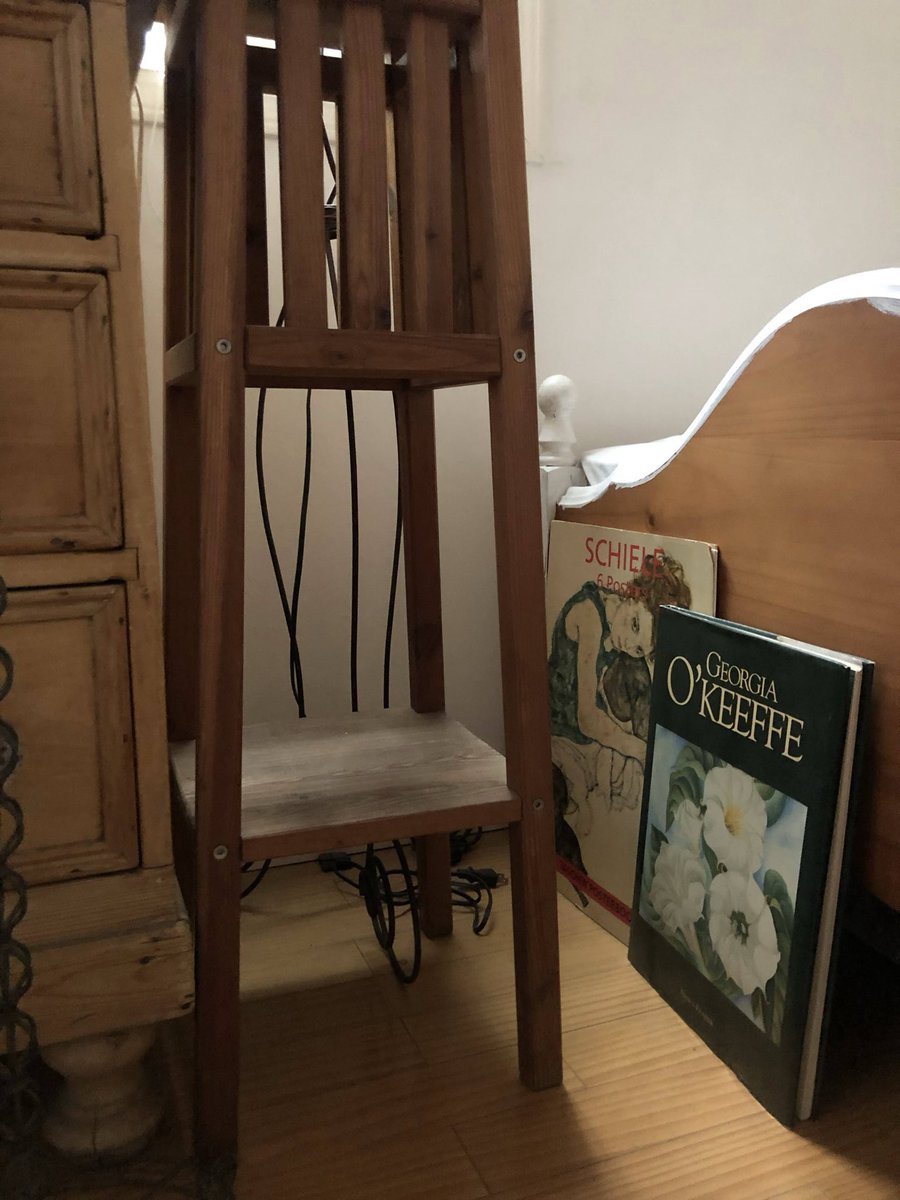 tadaima123's tweet photo. そういえば、図書館に勤めていた時にリルケの詩集を勧めてくれた方がいて、書庫から持ってきて一緒に読んだことをふと思い出した。「鳥は枝が折れることを恐れない。信じているのは枝ではなく自分の翼だから。」という言葉をその人が教えてくれたんだった。詩集が実家の私の部屋に確かあるはず。 https://t.co/fJxadDgn65