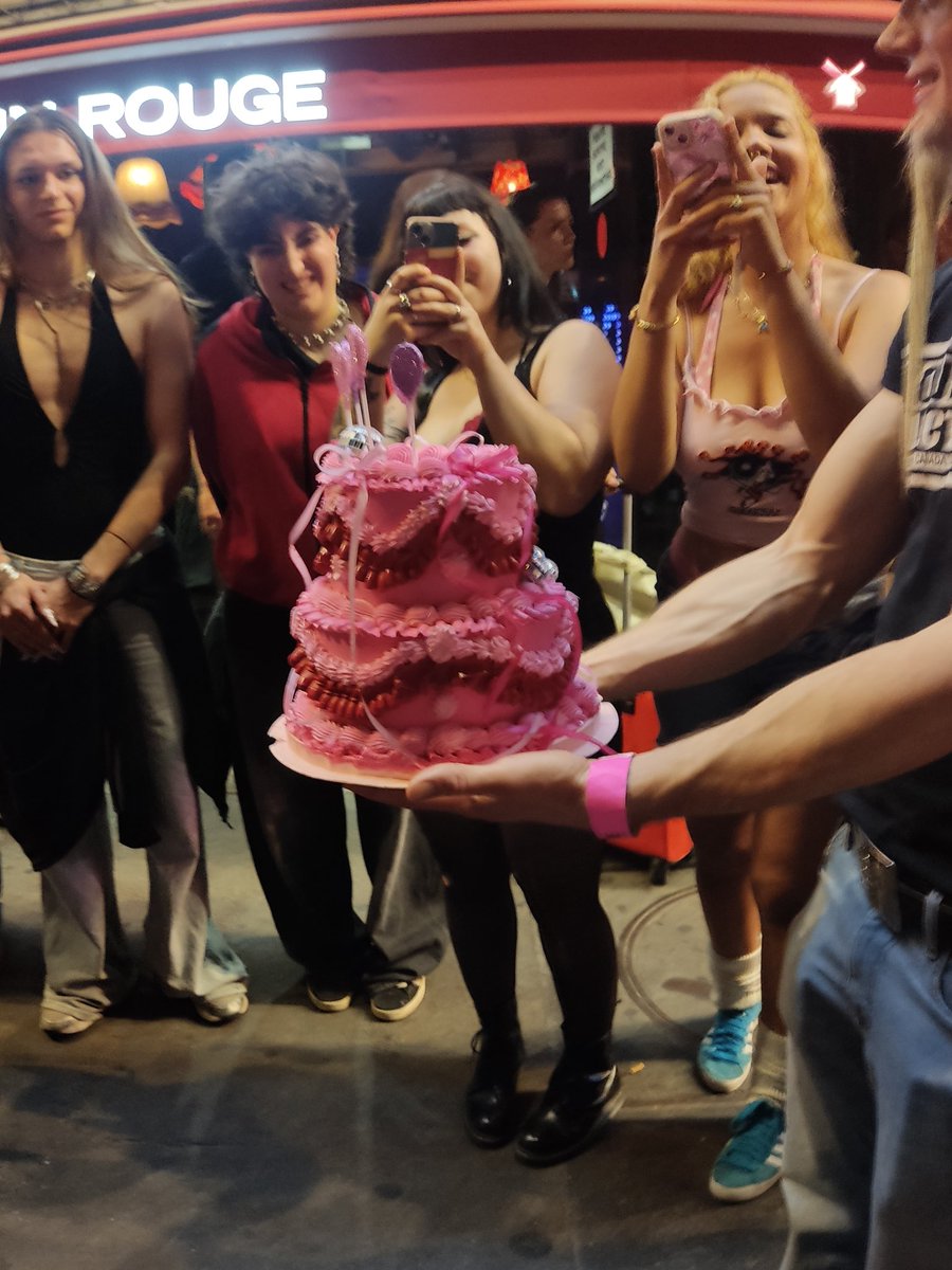 blighted_crypt's tweet photo. I was told it would be funny if I tweeted that CupcakKe's bday cake is actually in my fridge rn https://t.co/A0DwMVo5Fb