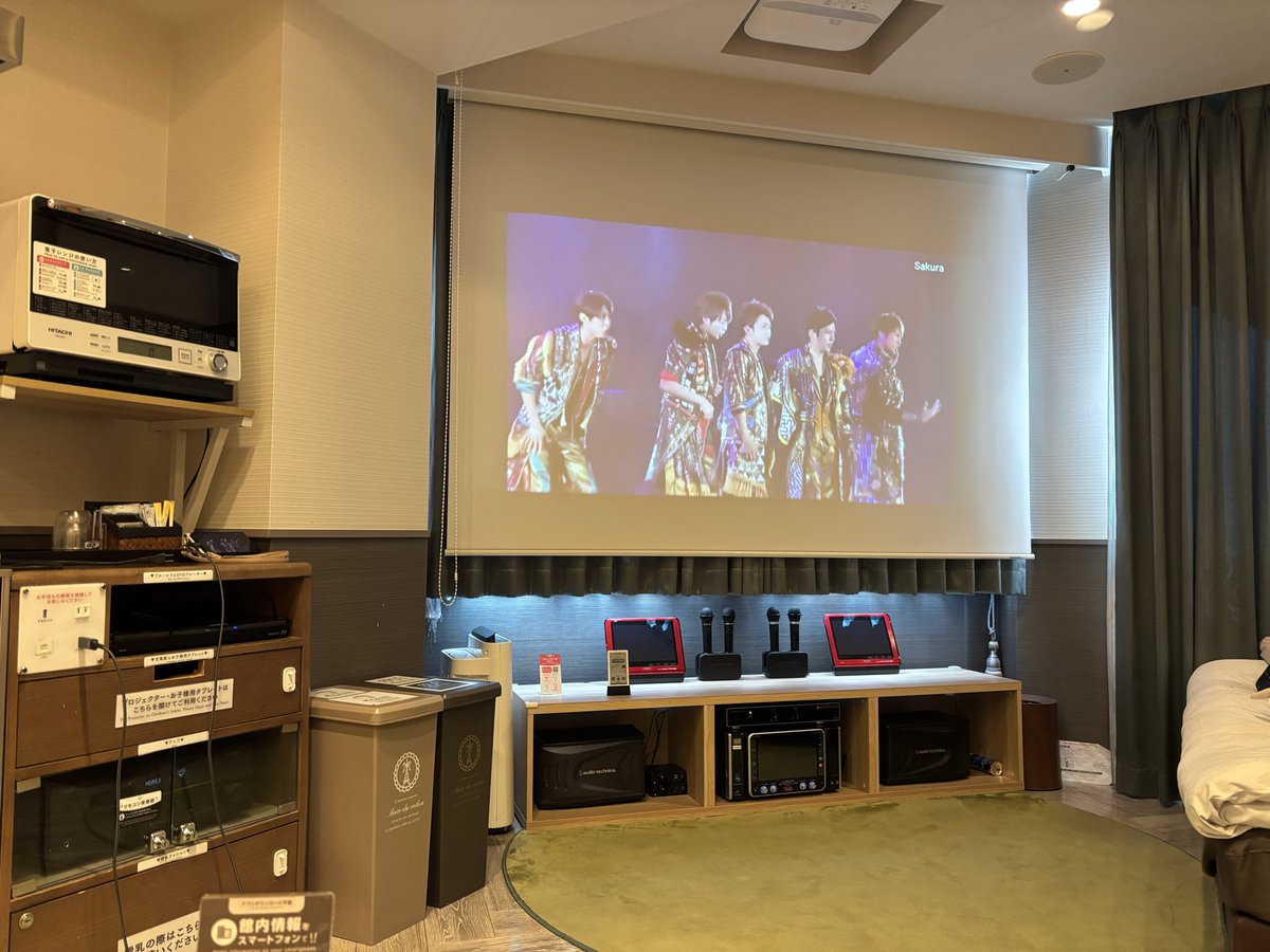 nokingchoir's tweet photo. 親戚と嵐ラストライブ鑑賞会いきましたinパセラリゾート
ヽ(´°̥̥̥̥̥̥̥̥ω°̥̥̥̥̥̥̥̥｀)��(´°̥̥̥̥̥̥̥̥ω°̥̥̥̥̥̥̥̥｀)ﾉ ｱﾗｼｱﾘｶﾞﾄｳ♪ https://t.co/tC9EMNABjC