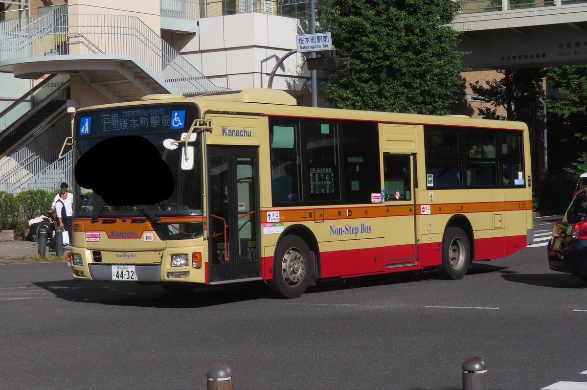 Imaharu1037's tweet photo. 神奈川中央交通お125(QKG-MP38FK)'17
MP38の形式名が分からなすぎる。
#神奈川中央交通 #神奈中 #MP38 https://t.co/CS9VwzX7vx