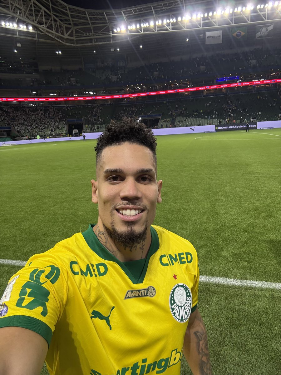 Palmeiras's tweet photo. Sorriso do meu 🔟 passando na sua TL! 🤳🏻 https://t.co/ViF1L86ygT