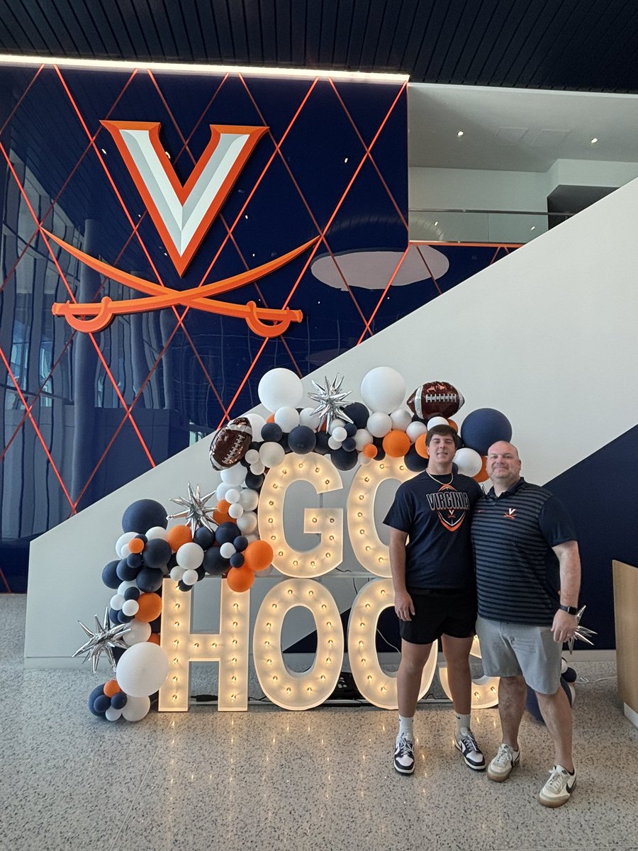 Stafford_55's tweet photo. Thank you @UVAFootball for a great OV weekend- amazing culture and impressed with the people &amp; the program #wahoowa #GoHoos

@Coach_TElliott @JoeyOrck @jsperos
@CoachCoryMartin @coachdeskitch @CoachLMartin

@ArabFBall @KyleRouton
@adamgorney https://t.co/ArcNxDZMQB