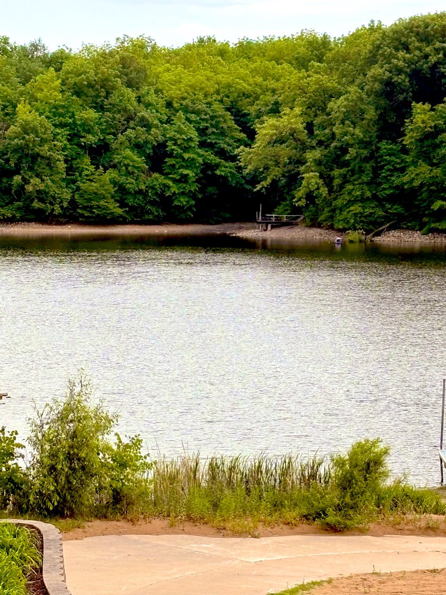 TiffNotPollard's tweet photo. the lake is dry af https://t.co/5p8FvujSbA