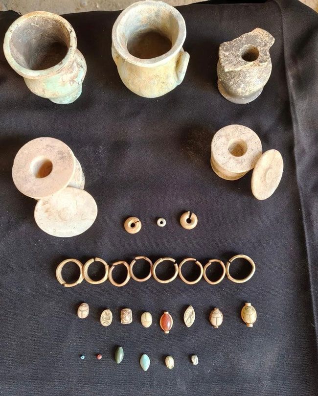 Bennu's tweet photo. Excavations at the tomb of “Panehsy” have revealed the first nearly complete funerary furniture set ever discovered in the area, alongside a trove of rare artefacts that shed new light on burial practices across centuries. 

https://t.co/N3j8VJQEeo https://t.co/GqkdNvQojo