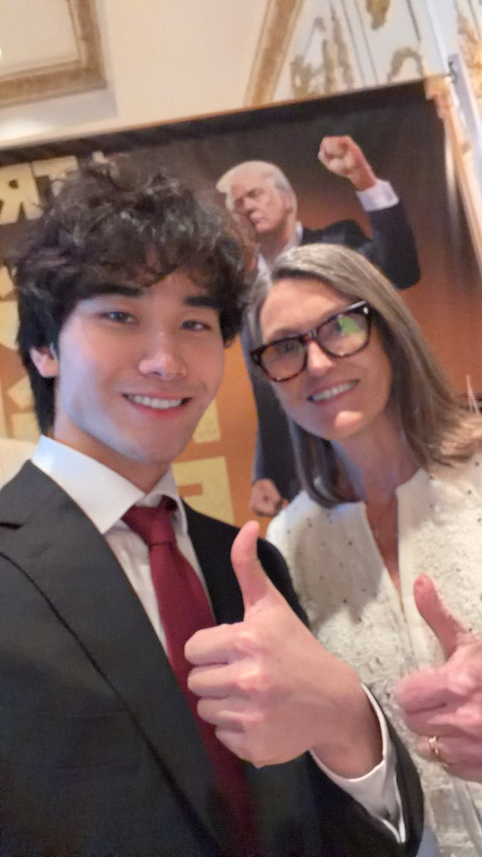 WBJcrypto's tweet photo. POV: Conference At Trump's Mar-A-Lago https://t.co/6KV4W7Z6UE