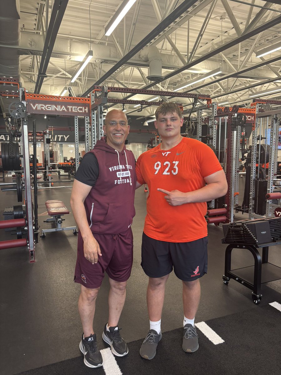 sethtaylor2028's tweet photo. Had a great experience at @HokiesFB thank you @CoachMooreVT for the invite!
@ironmenfb @WeightRoomCoach @apPrep @coachjfranklin https://t.co/ur2gHThQhB