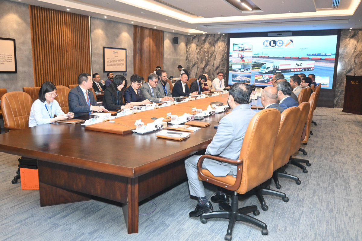 KhalilHashmi's tweet photo. Visited NLC Headquarters for discussions on “IBI Guolian Gufen × NLC: Building Digital Logistics Corridors.”
The focus: integrating IBI’s Zhiyun Platform with NLC’s multimodal logistics network to help develop Pakistan’s next-generation smart freight and supply chain backbone 🌐🚛
A major step toward digitally connected trade infrastructure under CPEC 2.0. 🔗

@ForeignOfficePk  @tdap_official  @sifcpakistan  @investinpak  @mincompk  @PakinChina_

访问NLC总部，就“国联股份 × NLC：共建数字物流走廊”展开深入交流。
此次会谈重点围绕将国联股份的“智运平台”与NLC的多式联运物流网络进行深度融合，助力打造巴基斯坦新一代智慧货运与供应链基础设施。🌐🚛
这是在中巴经济走廊2.0框架下，推动贸易基础设施数字化互联的重要一步。🔗