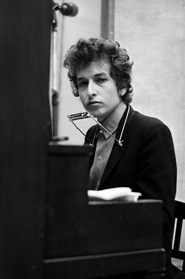 TheExtremeMusi1's tweet photo. Bob Dylan, during the “Highway 61 Revisited” recording sessions, NYC 1965. https://t.co/hUKrrpxKcO