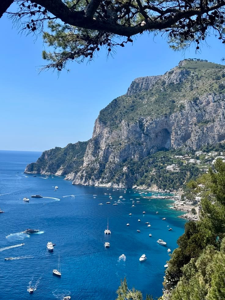 echoesofworld's tweet photo. Capri, Italy https://t.co/c9GeiQmKnd