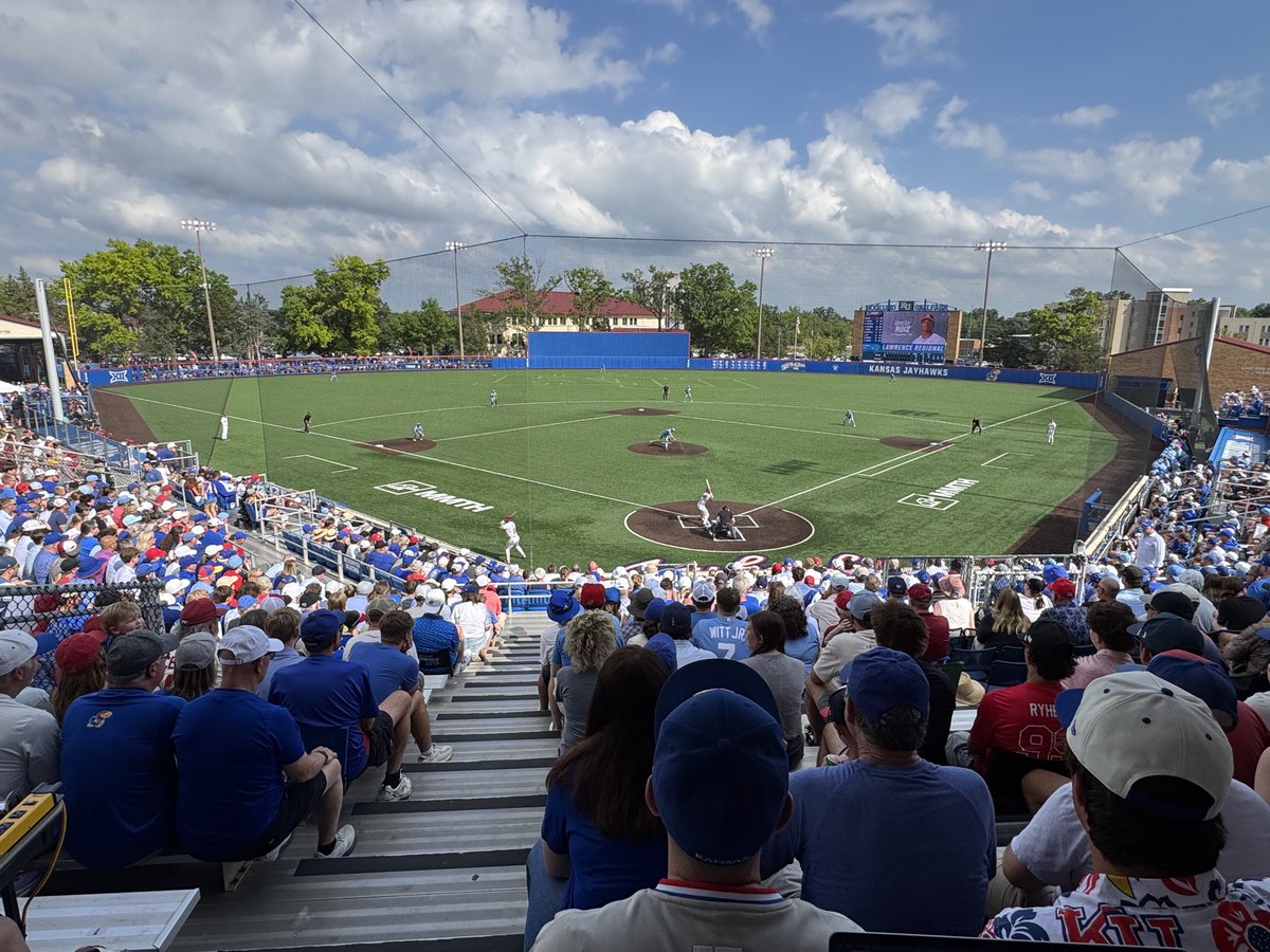 PatrickEbert44's tweet photo. Heaving regionals in places like Hoglund Ballpark in Lawrence, Kansas is a beautiful thing and so good for the continued growth of college baseball

@KUBaseball x @RazorbackBSB https://t.co/XixVNiomar