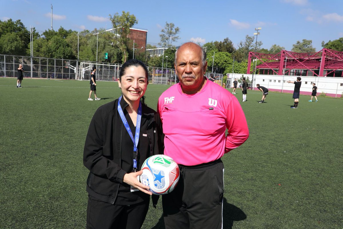 INNNMVS's tweet photo. ⚽🇲🇽 | En el marco de las actividades del Mundial Social México 2026, médicos residentes del @INNNMVS y del @Cardiologia_Mx, llevaron a cabo un encuentro amistoso de futbol. https://t.co/sJyN3PVAEd