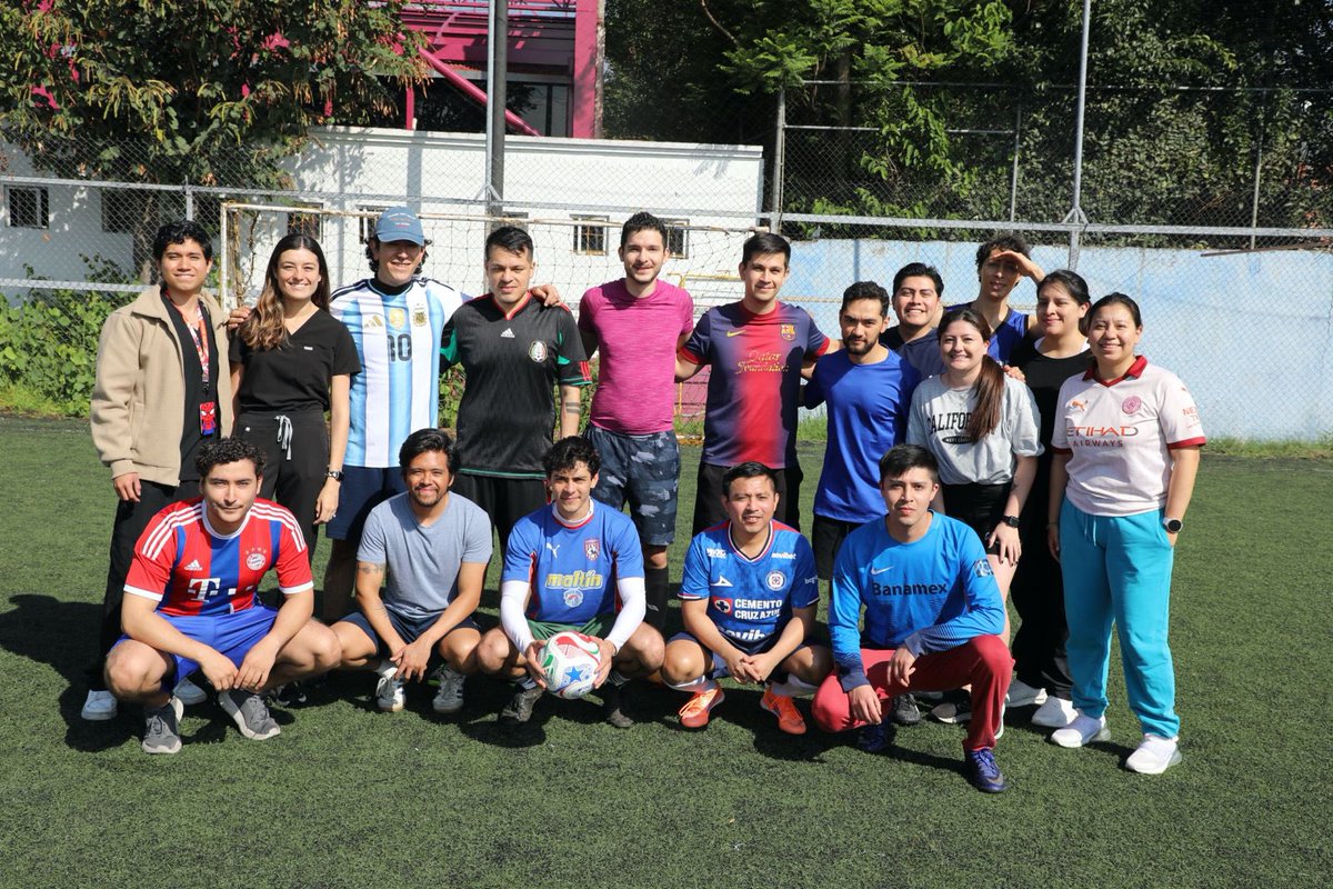 INNNMVS's tweet photo. ⚽🇲🇽 | En el marco de las actividades del Mundial Social México 2026, médicos residentes del @INNNMVS y del @Cardiologia_Mx, llevaron a cabo un encuentro amistoso de futbol. https://t.co/sJyN3PVAEd
