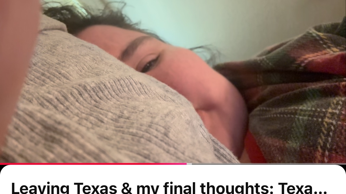 EllePole22's tweet photo. Last vlog is mostly whining and looking a hot mess. And scolding us at the end. 

#QuirkyLoveRose #QuirkyLoveRosie 
#QuirkyLoveRosee https://t.co/qeQyf0BoRO
