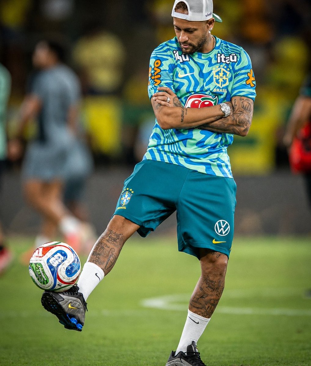 CR7Brasil's tweet photo. Que tenis do caralho, meu amigo. https://t.co/y8qbfv0Epw