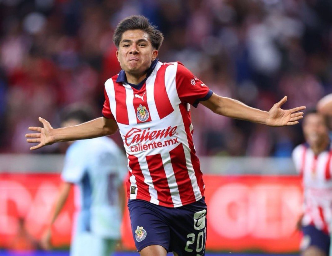 RickDurantv's tweet photo. Yael Padilla firmaría un contrato de 4 años con Xolos, venta definitiva. Va en intercambio por el 100% del pase de Castañeda. ¿Gana o pierde Chivas con esto? https://t.co/S99vCNZfug