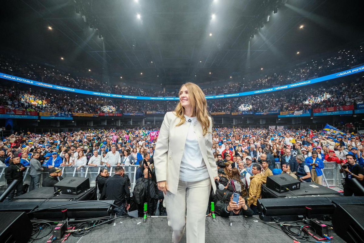 linamcardonag's tweet photo. Una derrota electoral no borra una trayectoria. Paloma Valencia seguirá siendo una voz importante en la política colombiana, y las ideas que defendió no desaparecen porque termine una elección.

Contigo siempre @PalomaValenciaL https://t.co/qe1mUhnJdu