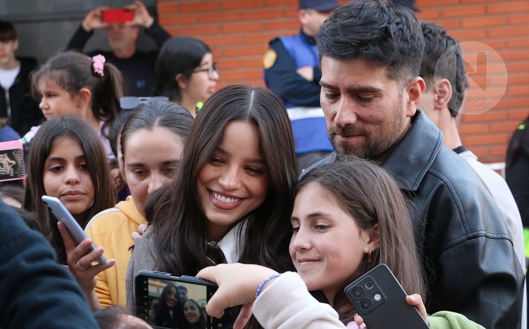 gumic4ts's tweet photo. emilia con su gente, en Nogoya❤️‍🩹 https://t.co/O6deRmK2Ed