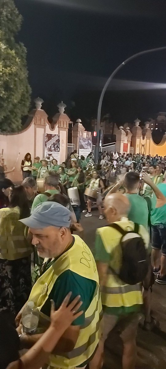 p_glvz's tweet photo. Incansables #Vagaindefinida #VagaEducació https://t.co/r9xNvePkDQ