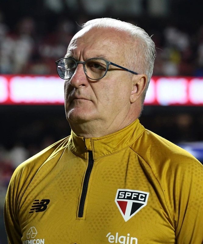 spfcinfoss's tweet photo. Cédric Soares NÃO FOI RELACIONADO para a partida de hoje, por Dorival Júnior.

Moreira pegou sua vaga no banco de reservas.

👏🇾🇪 https://t.co/PuIU6pgoRB