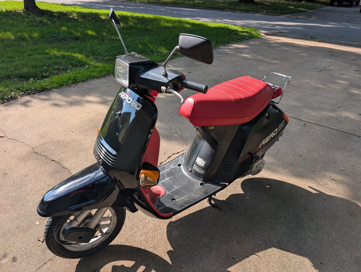 bluebroham's tweet photo. New bike time! I just scooped up a 1986 Honda Aero 50!

I love it, it's so fun and cute! https://t.co/qQnSL7BdL0