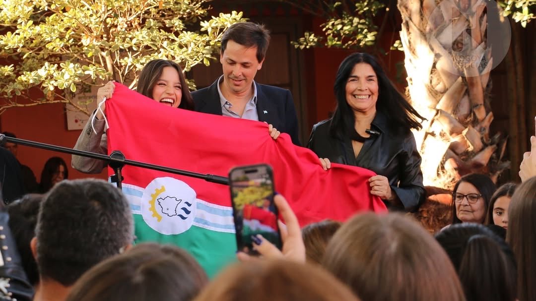 R0MASCR3W's tweet photo. Emilia recibido su reconocimiento en Nogoyá 🤍 https://t.co/L2T9XYQJfo