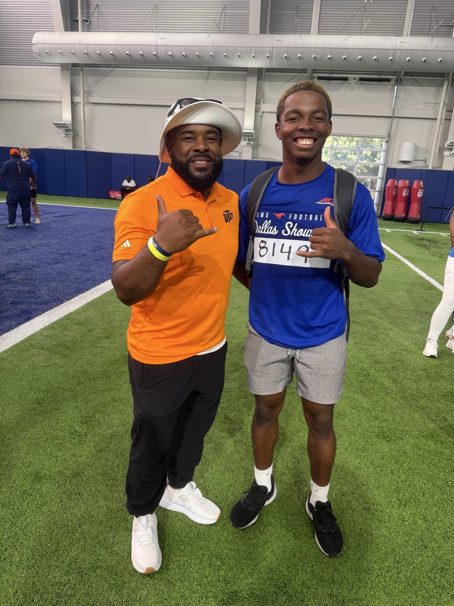 TDHun17's tweet photo. After a great camp I am blessed to receive an offer from @UTEPFB 🙏🏾🙏🏾WORK 2 BE DONE! @CoachPickOC https://t.co/FuJ039OaIN