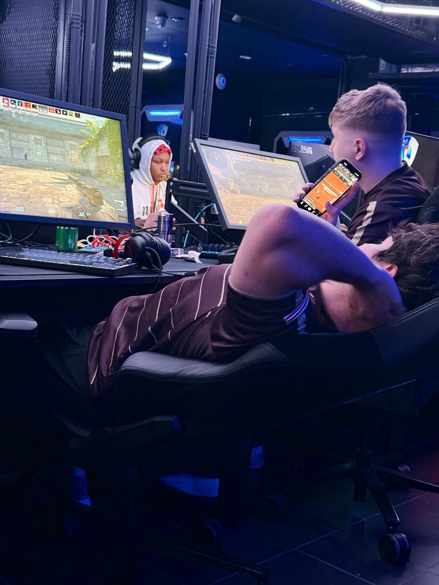 Springgy's tweet photo. HLTV NA Prospect @WUMBOEZ for @MarsborneGaming TikTokmaxing before map 5 of the @fragadelphia TAP Grand Final. Sources close tell me this is the tech to dropping 40 frags. https://t.co/IYQp6akL6y