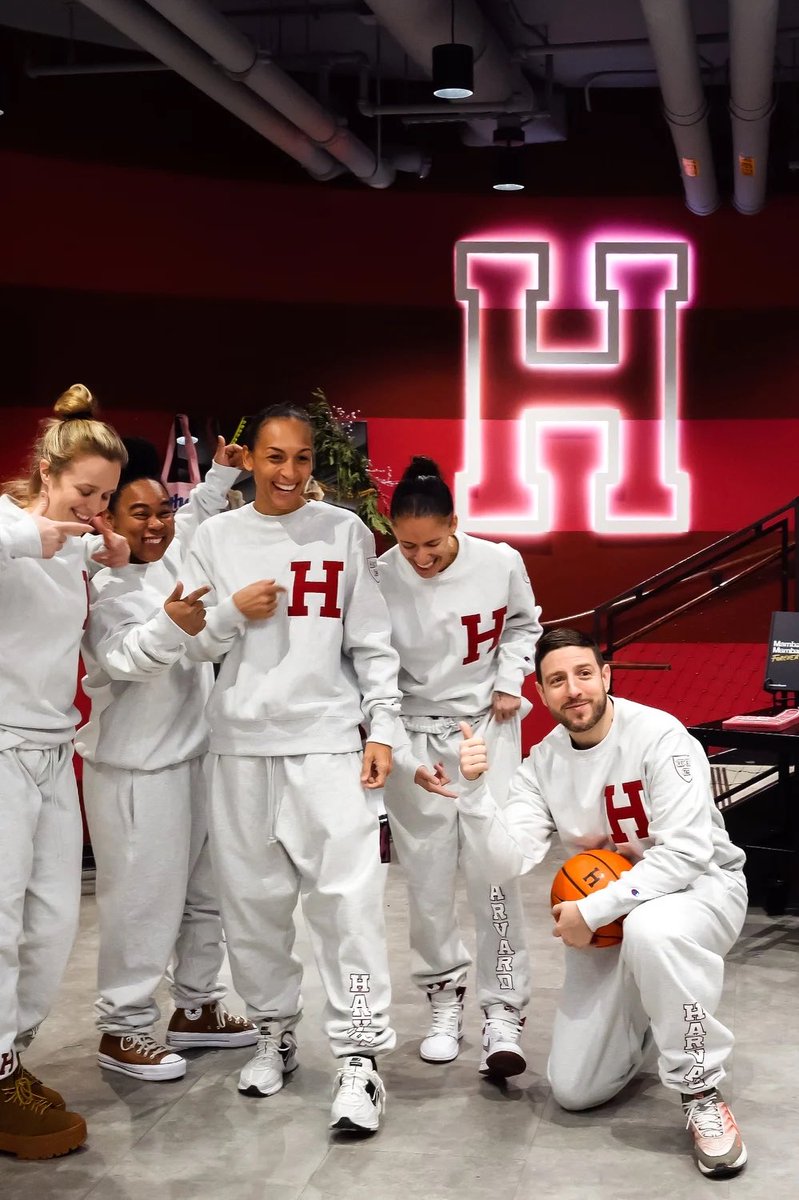 HarvardWBB's tweet photo. Best dressed staff in the league?? You tell us. Check out this awesome article written by The Crimson highlighting this seasons sideline drip 🥵

🔗: https://t.co/ZsCghSXv2m https://t.co/kSGfnw92Jk