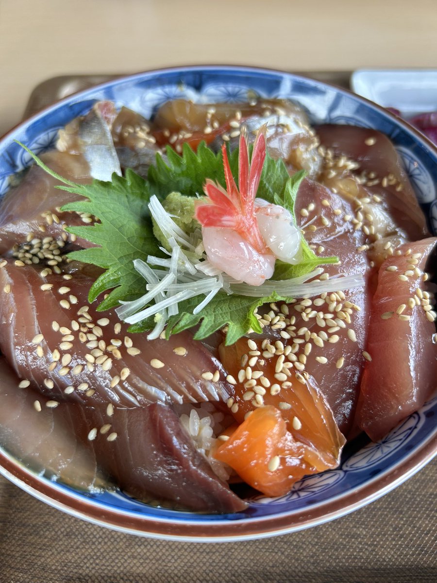 sada69rock's tweet photo. ヒミカブミーティング参加の皆様お疲れ様でした。
600台ほどのカブ主さんで賑わいました。
イベント盛り沢山で
最後の締めのカブ神輿は盛り上がってましたね。
帰りは氷見の漬け丼食べて帰りました。
#刺繍屋定春 
#ヒミカブミーティング 
#カブミーティング 
#カブ主 https://t.co/wCvDPj2LaH