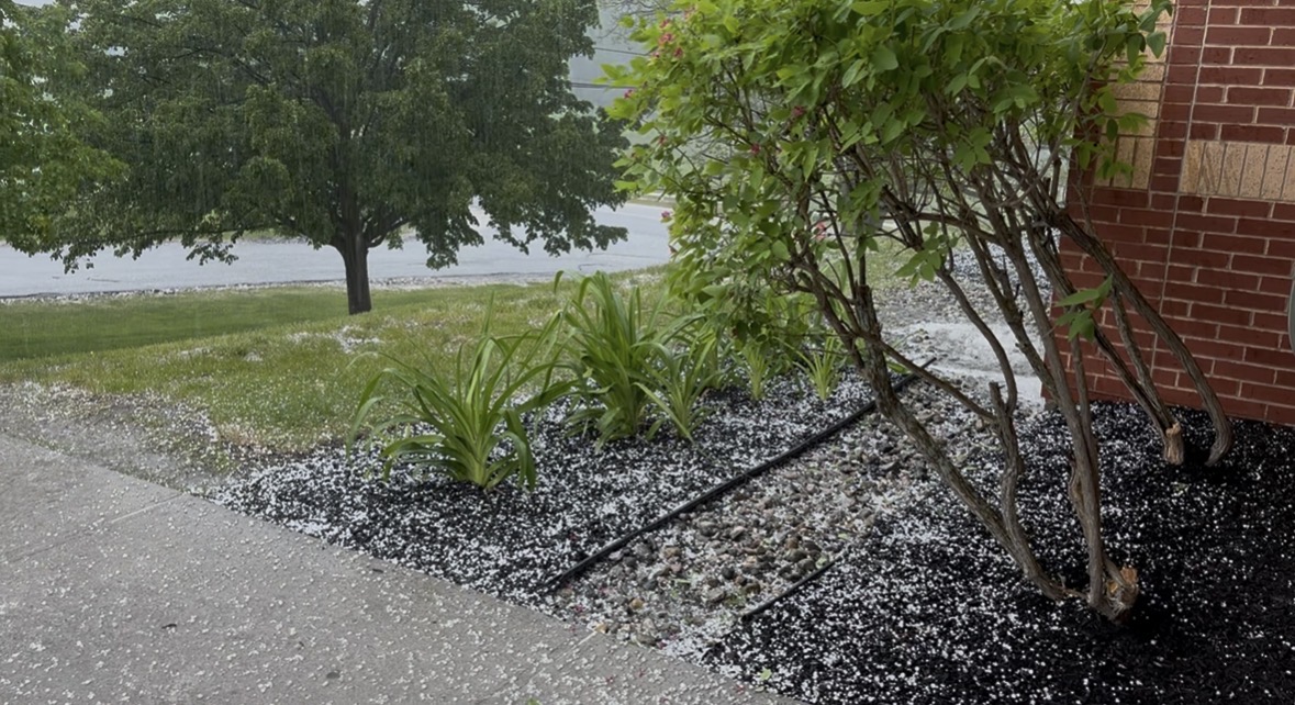 NWSGray's tweet photo. A thunderstorm produced pea-sized hail at our office in the past hour. Today's storms have been fueled by abnormally cold air aloft. #nhwx #mewx https://t.co/KtokRsUTV0