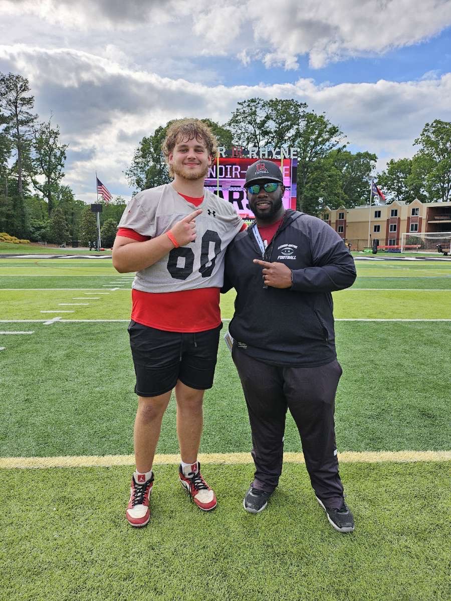 Stanley_Petro55's tweet photo. Had a great time @LRBearsFootball ! Here’s our some reps (1 at center and 1 at LG) can’t wait to be back on campus this fall! @CoachJacobs40 @CoachJWillix @MiddleCreekFB @CoachJLord1 https://t.co/cH9XpVIXmr