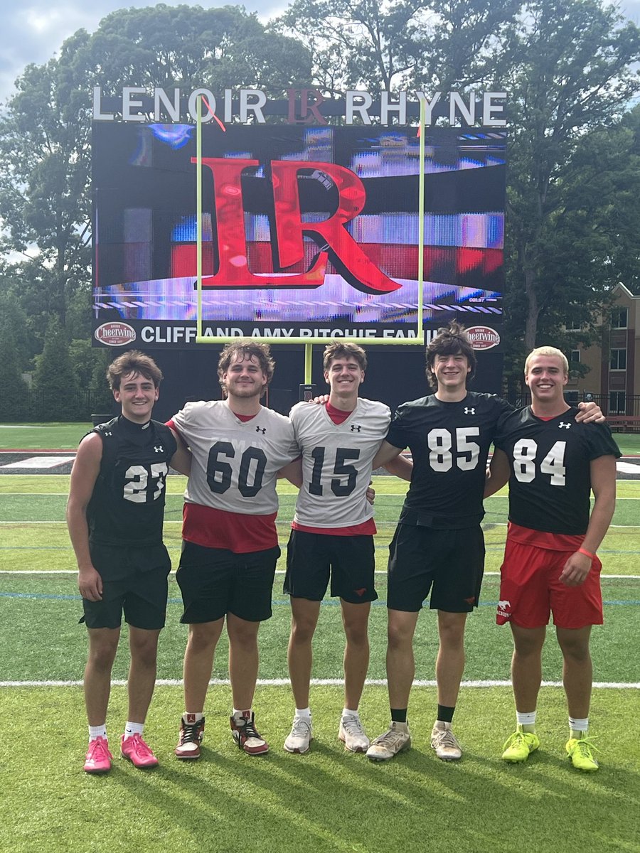 Stanley_Petro55's tweet photo. Had a great time @LRBearsFootball ! Here’s our some reps (1 at center and 1 at LG) can’t wait to be back on campus this fall! @CoachJacobs40 @CoachJWillix @MiddleCreekFB @CoachJLord1 https://t.co/cH9XpVIXmr