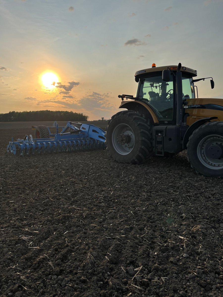 Hyde_Brothers's tweet photo. 🌅 A perfect evening for making tracks and getting the ground ready for planting.

The sun may be setting, but there's still work to be done. Long hours in the field today help set the stage for a successful season tomorrow. https://t.co/9SKpuCaW2G