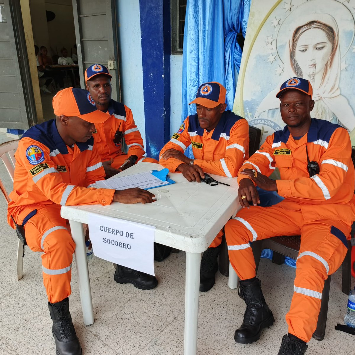 DefensaCivilCo's tweet photo. 🗳️ Como parte activa del #SNGRD, la @DefensaCivilCo  acompañó hoy la jornada electoral en todo el país.

​Nuestro principal objetivo fue cuidar la integridad de los colombianos con acciones de prevención y gestión del riesgo. ¡Nuestra misión es proteger la vida! 🧡🇨🇴 https://t.co/gUSA1L1Wto