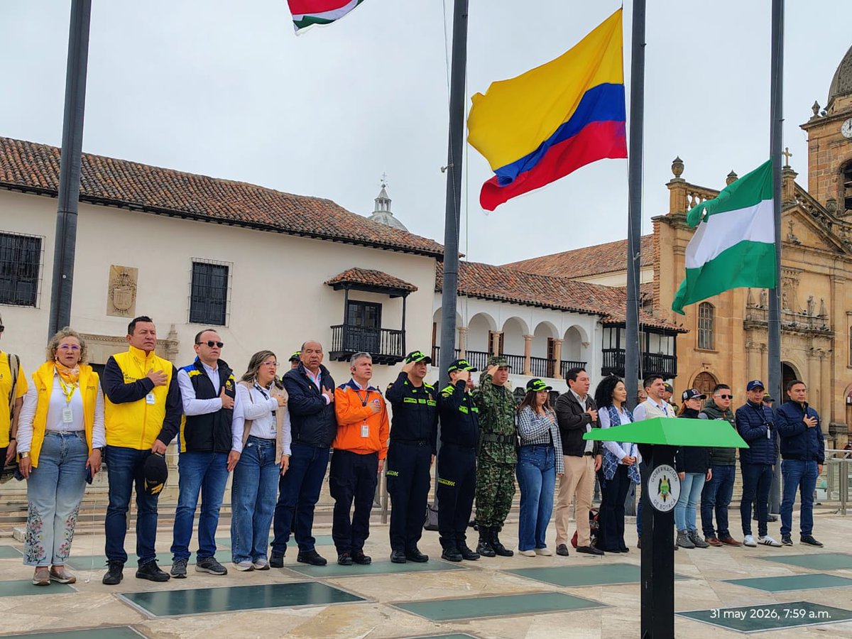 DefensaCivilCo's tweet photo. 🗳️ Como parte activa del #SNGRD, la @DefensaCivilCo  acompañó hoy la jornada electoral en todo el país.

​Nuestro principal objetivo fue cuidar la integridad de los colombianos con acciones de prevención y gestión del riesgo. ¡Nuestra misión es proteger la vida! 🧡🇨🇴 https://t.co/gUSA1L1Wto