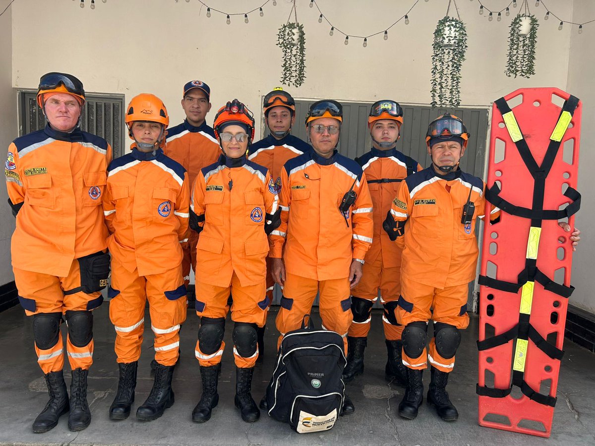 DefensaCivilCo's tweet photo. 🗳️ Como parte activa del #SNGRD, la @DefensaCivilCo  acompañó hoy la jornada electoral en todo el país.

​Nuestro principal objetivo fue cuidar la integridad de los colombianos con acciones de prevención y gestión del riesgo. ¡Nuestra misión es proteger la vida! 🧡🇨🇴 https://t.co/gUSA1L1Wto