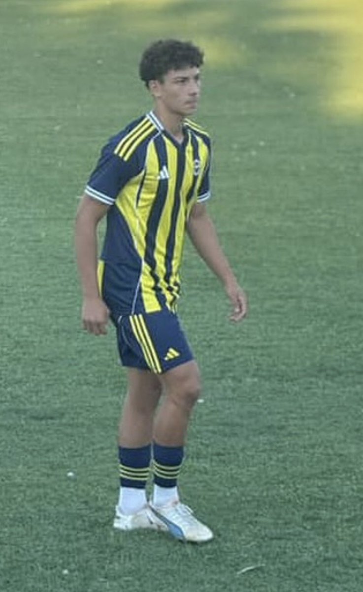 ulusoyulas07's tweet photo. 8 yaşında kulübümüz kapısından girip yıllarca oynamış , 2007 jenerasyonun en önemli oyuncularından eski oyuncumuz Anıl Bostan Göztepe forması ile parlamaya devam ediyor 
Gördüğüm kadarıyla yeni bir Arda Okan Kurtulan yolda 
Yolun açık olsun evlat 💙 https://t.co/RFTNDWfKiY
