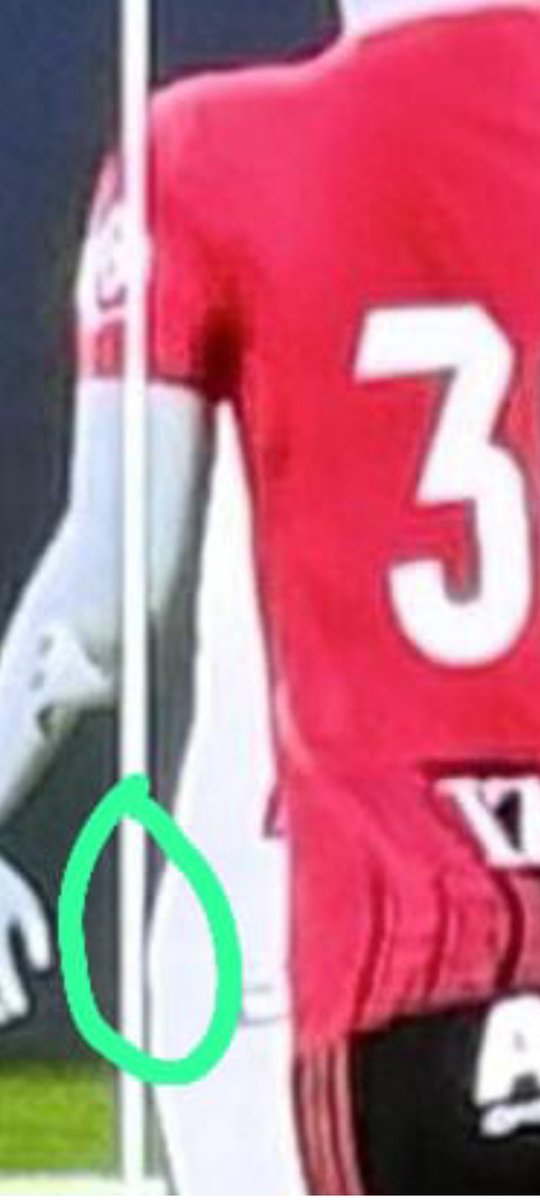 mipromos's tweet photo. @Javi_de_Jerez @__AngelGarcia__ Sigo analizando la imagen q han puesto pa determinar q era offside dl @CDMirandes y stoy flipando en colores. En serio se ha podido pitar offside x esto y condicionar el partido? Me tengo q creer el frame y ahora el grosor de la linea. Espero CTA diga x cuantas micras ha sido https://t.co/gFvUteY2d1