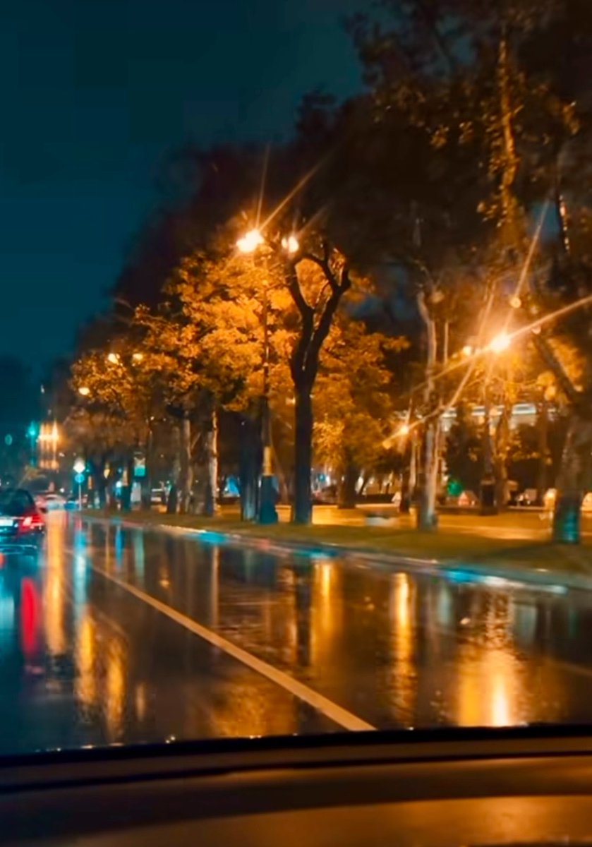AycBasVur's tweet photo. Yine geldik;
#Ankara📍
“Mavi Ay” gökyüzünde 🤚🏻 https://t.co/Tc7P5oFfZx