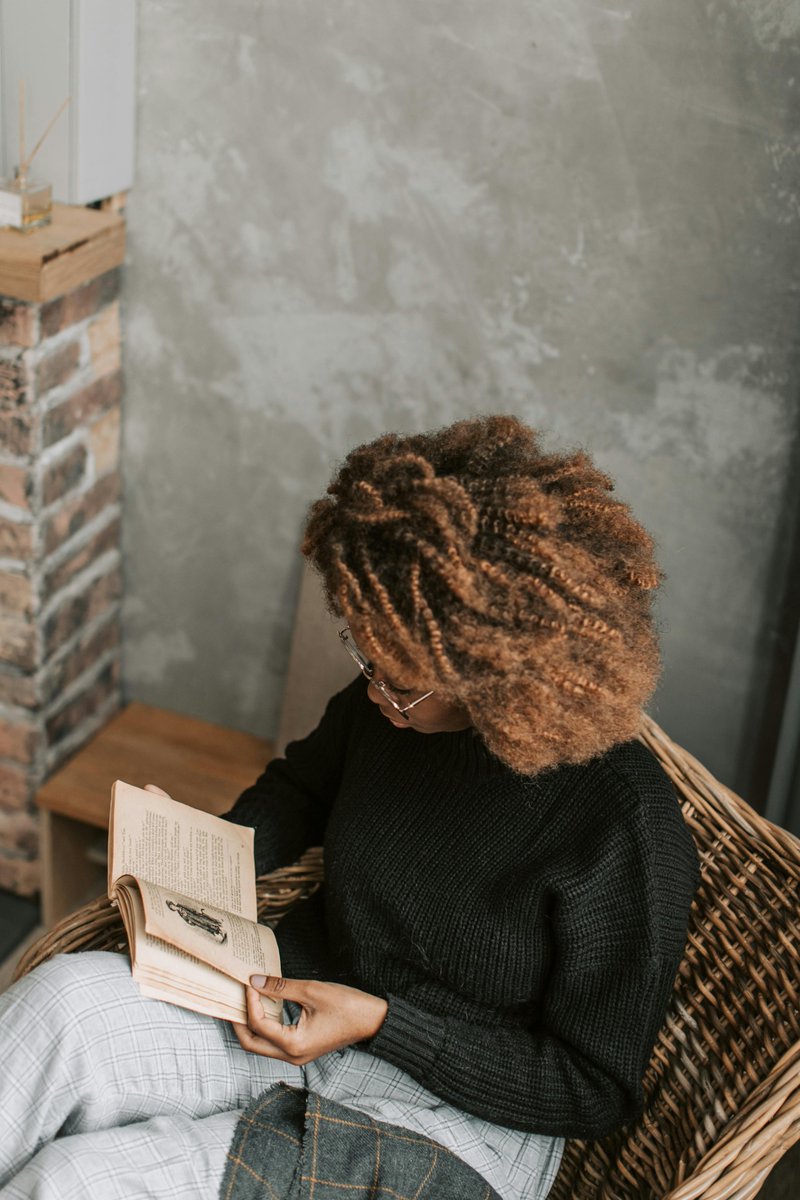 ProvingPress's tweet photo. “Books are not about passing time. They're about other lives. Other worlds. Far from wanting time to pass, one just wishes one had more of it.” ― Alan Bennett

#AuthorQuotes #ReadingCommunity #StoriesMatter https://t.co/Lb5DXm2o8m