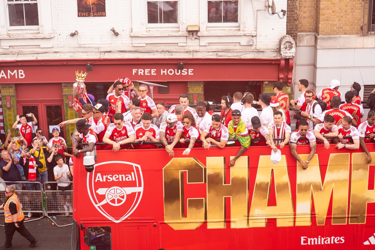 TheEyeOfJA's tweet photo. The Arsenal. 

Best sports-related day of my life. https://t.co/GyQHGqzu90