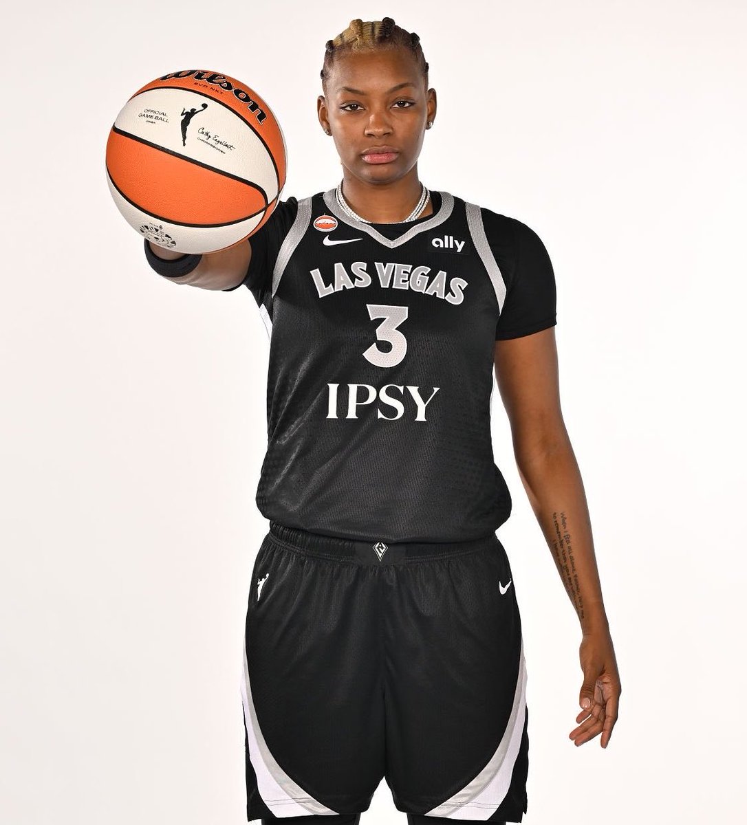 trendyhoopstars's tweet photo. Nalyssa Smith’s last four games:

14.8 PPG | 9.0 RPG | 75.8% FG

Recorded 15 points and 9 rebounds while shooting 77.8% from the field against Golden State today. 🪄 https://t.co/KbZwWKvbT4