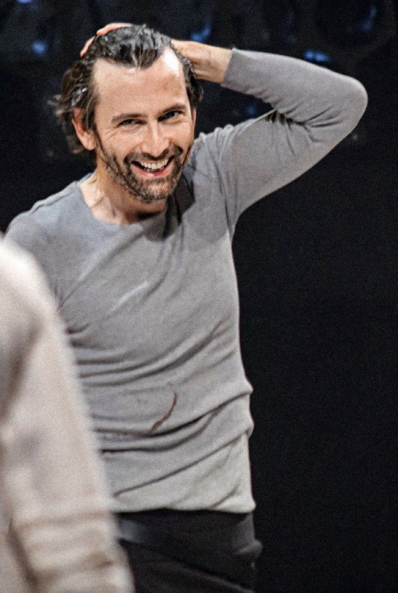 RegRab77's tweet photo. @kikibestof18 @UKLCH @Lizzie_owlycat @CrowleyOlive69 @KreischelG @CateGreenw75684 @koronec28601 @Sruldie #THEDTThread 
#DTGorgeousSmile 

We can all agree that David’s smile no matter how small to the broadest grin, brings great joy to everyone! 😊🥰

Looking forward to #DTonVacation! https://t.co/ngH0qybxAs