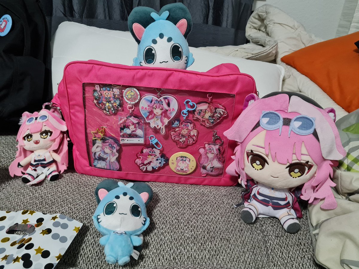 And here's my merch haul! Including freebies I got handed by generous ...