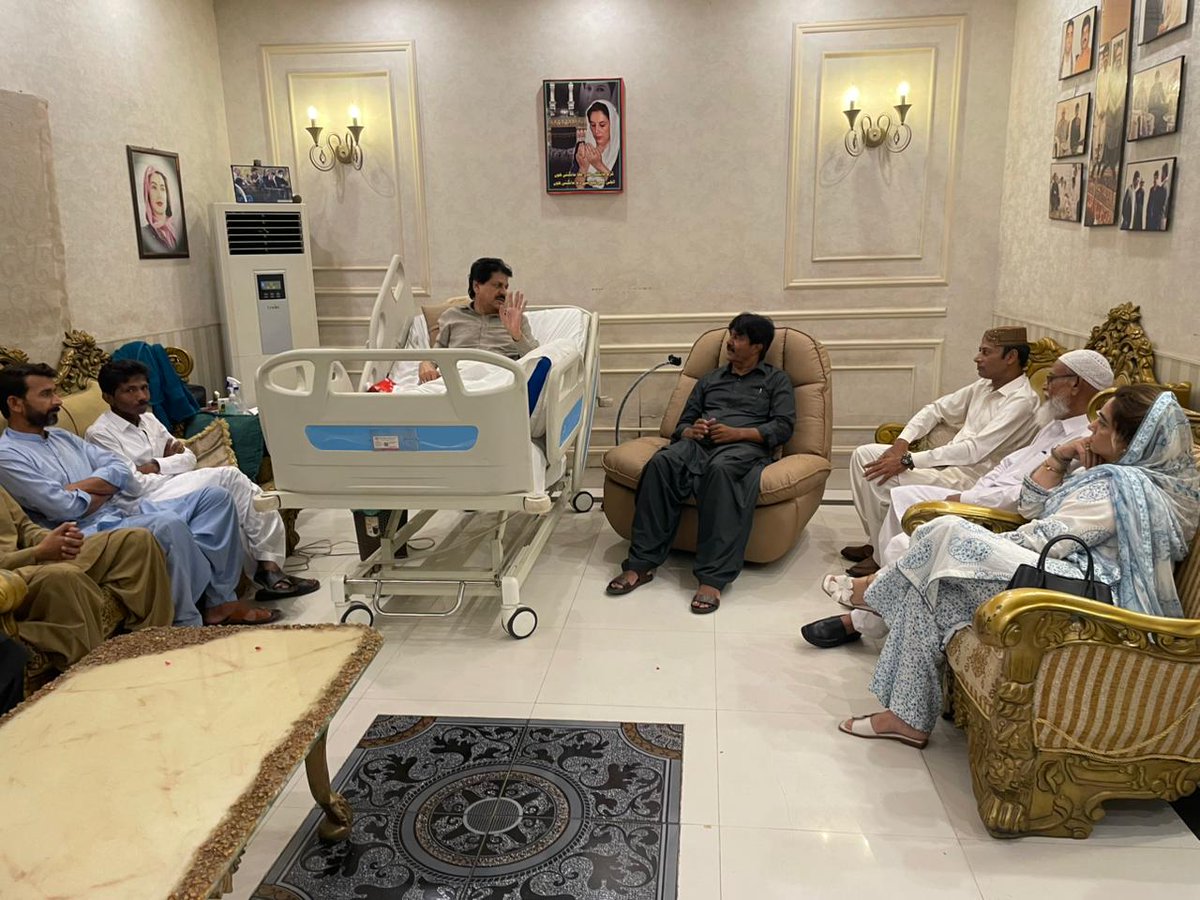 LaLaMuneer33's tweet photo. حیدرآباد: معاون خصوصی وزیر اعلی سندھ محکمہ ریلیف ڈیپارٹمنٹ عبدالجبار خان نے خان ہاؤس لطیف آباد میں ضلع حیدرآباد کے مختلف علاقوں اور حلقہ PS-62 سے آئے ہوئے لوگوں سے ملاقات کی اور ان کے مسائل سنے۔

#AbdulJabbarKhanUpdates https://t.co/BC62Ygabbw